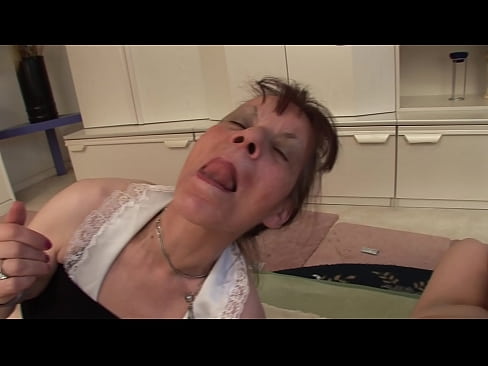 ❤️ De grann ak yon granpapa gen yon triyo Porno nan nou ️❤