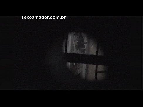 ❤️ Blondie vin an kasèt yon voyeur nan katye kache dèyè brik kre Porno nan nou ️❤